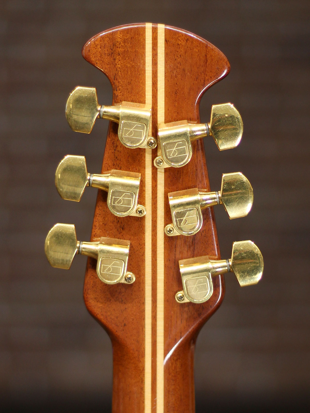 Ovation 1537-4 Elite ”Wood Knob”